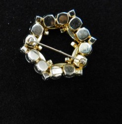 sherman octogonal wreath pin bk